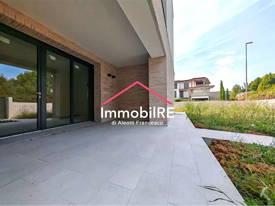 Immagine 3 di Appartamento in vendita  a Reggio Nell'emilia