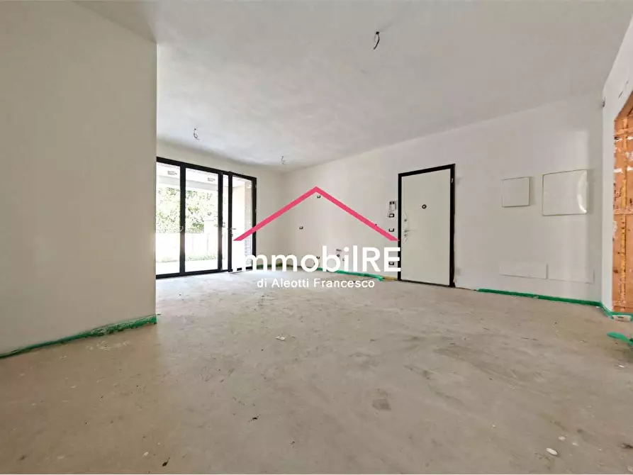 Immagine 8 di Appartamento in vendita  a Reggio Nell'emilia