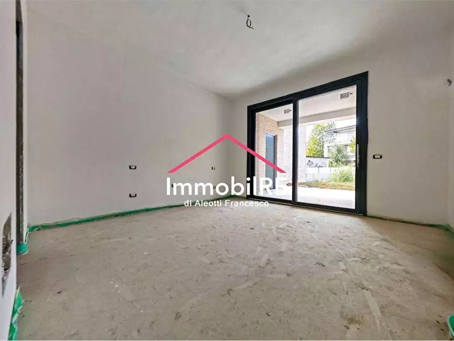 Immagine 11 di Appartamento in vendita  a Reggio Nell'emilia