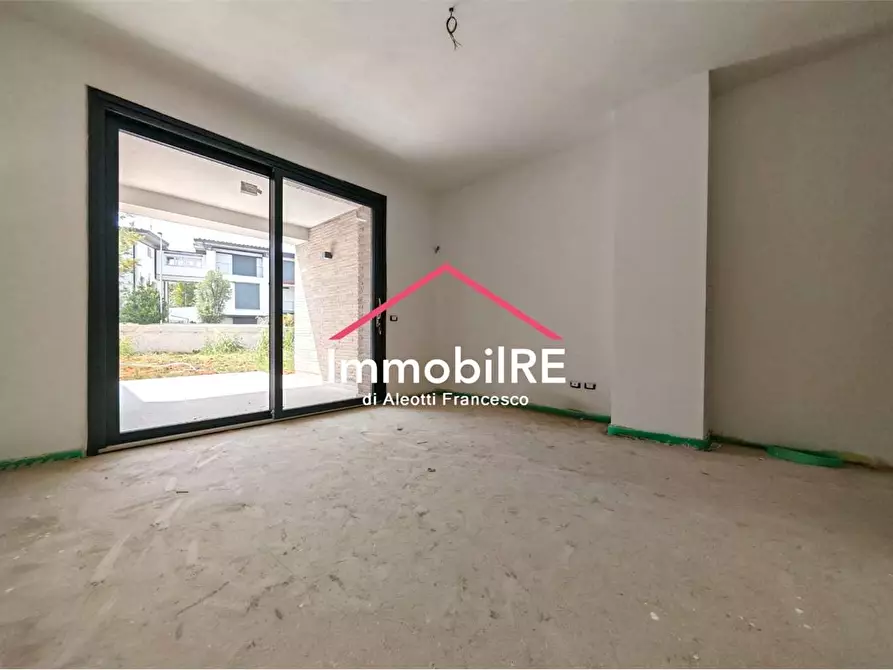 Immagine 13 di Appartamento in vendita  a Reggio Nell'emilia