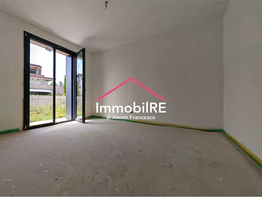 Immagine 19 di Appartamento in vendita  a Reggio Nell'emilia