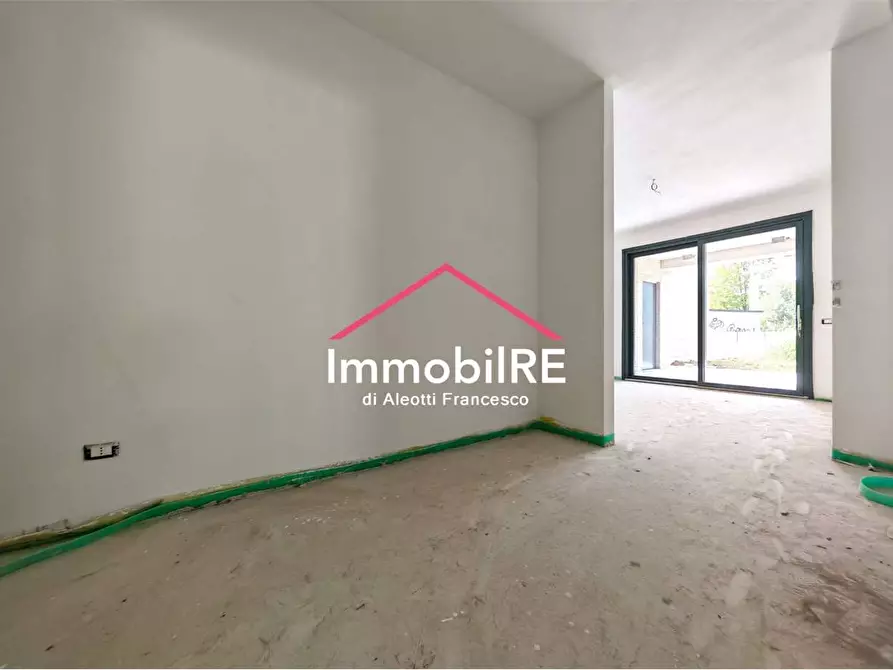 Immagine 10 di Appartamento in vendita  a Reggio Nell'emilia