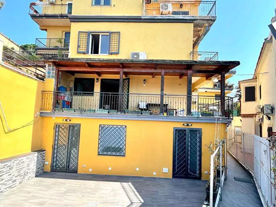 Immagine 1 di Appartamento in vendita  a Pozzuoli