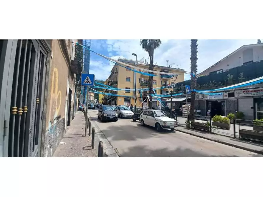 Immagine 1 di Negozio in affitto  a Napoli