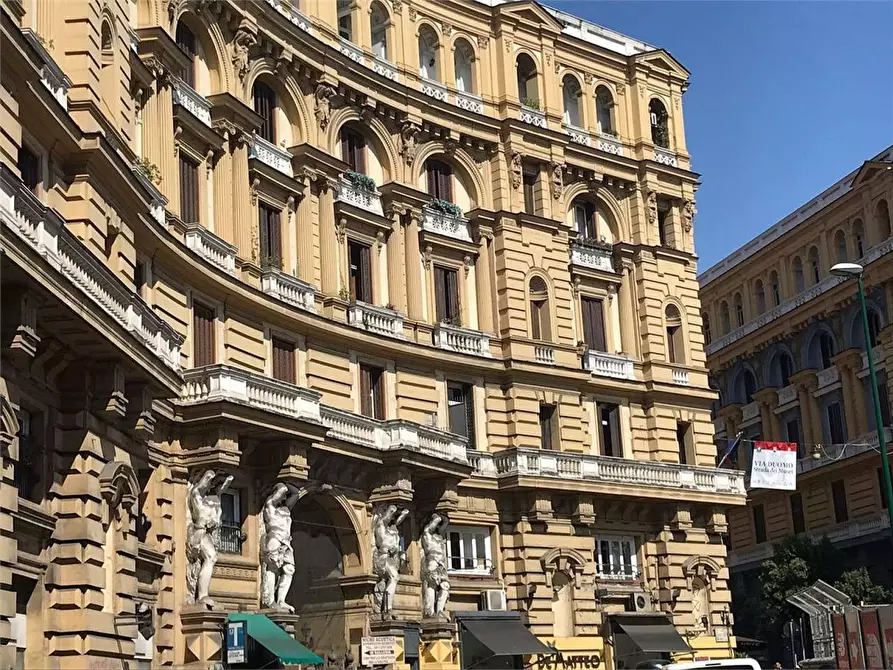 Immagine 1 di Quadrilocale in vendita  a Napoli