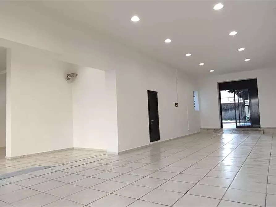 Immagine 2 di Negozio in affitto  in Via provinciale Pisana  150 a Livorno