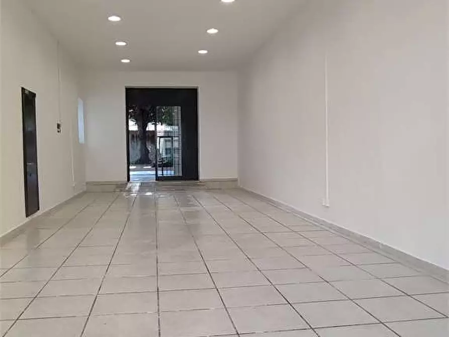 Immagine 21 di Negozio in affitto  in Via provinciale Pisana  150 a Livorno