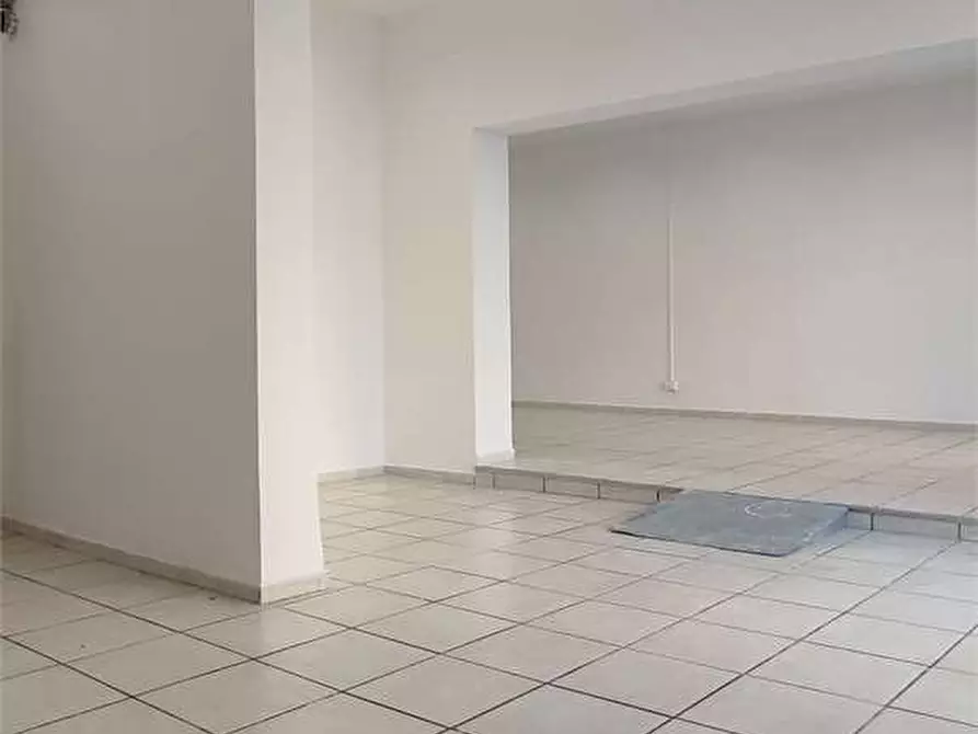 Immagine 6 di Negozio in affitto  in Via provinciale Pisana  150 a Livorno