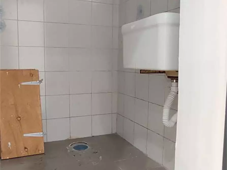 Immagine 19 di Negozio in affitto  in Via provinciale Pisana  150 a Livorno