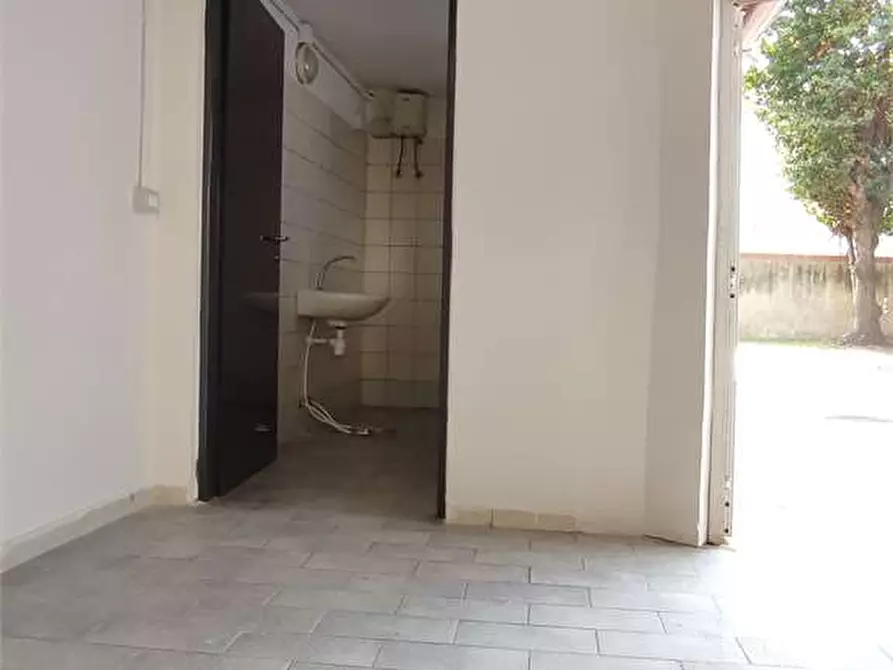 Immagine 9 di Negozio in affitto  in Via provinciale Pisana  150 a Livorno