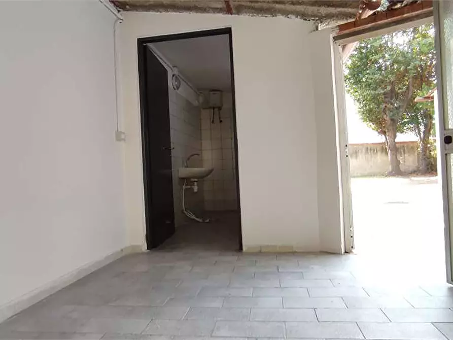 Immagine 10 di Negozio in affitto  in Via provinciale Pisana  150 a Livorno