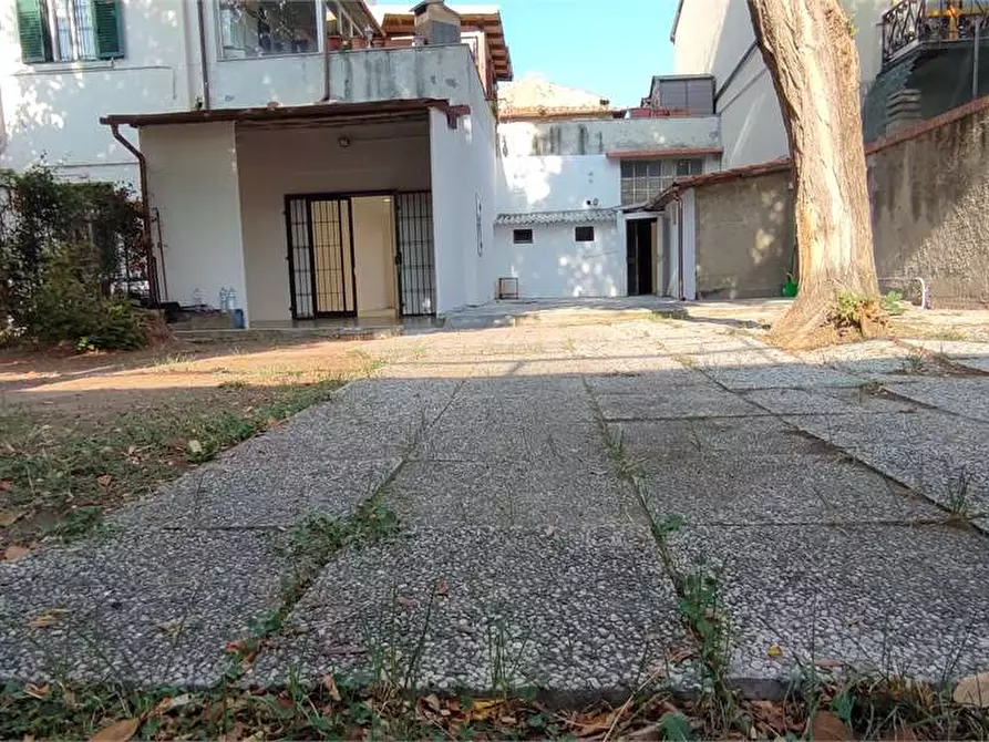 Immagine 16 di Negozio in affitto  in Via provinciale Pisana  150 a Livorno