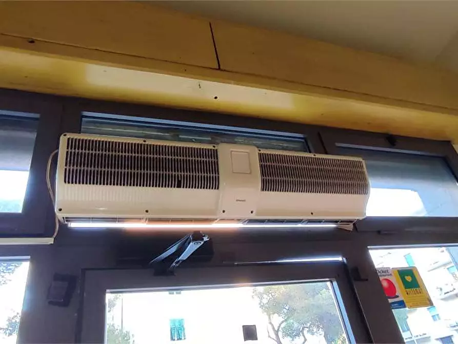 Immagine 9 di Negozio in affitto  in Via Donnini  105 a Livorno