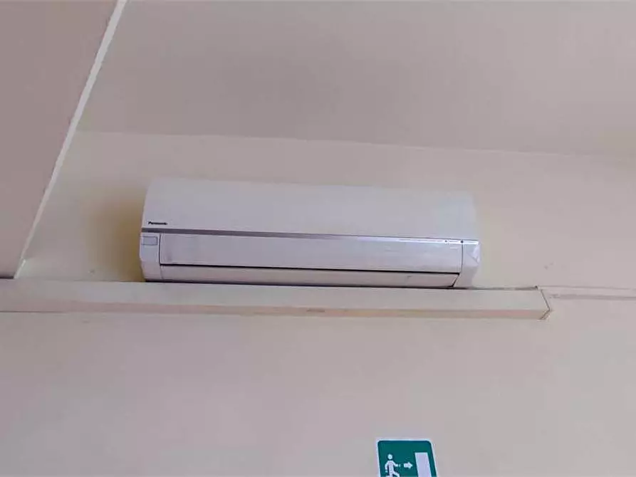 Immagine 12 di Negozio in affitto  in Via Donnini  105 a Livorno