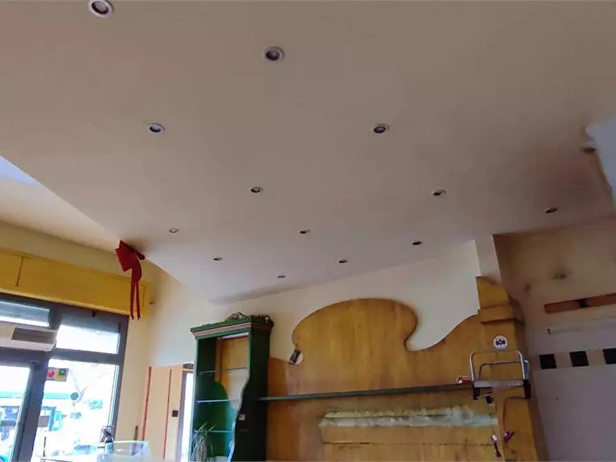 Immagine 4 di Negozio in affitto  in Via Donnini  105 a Livorno