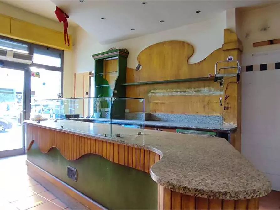 Immagine 13 di Negozio in affitto  in Via Donnini  105 a Livorno