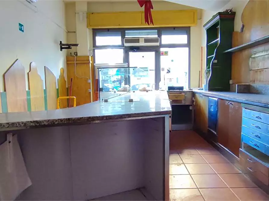 Immagine 3 di Negozio in affitto  in Via Donnini  105 a Livorno