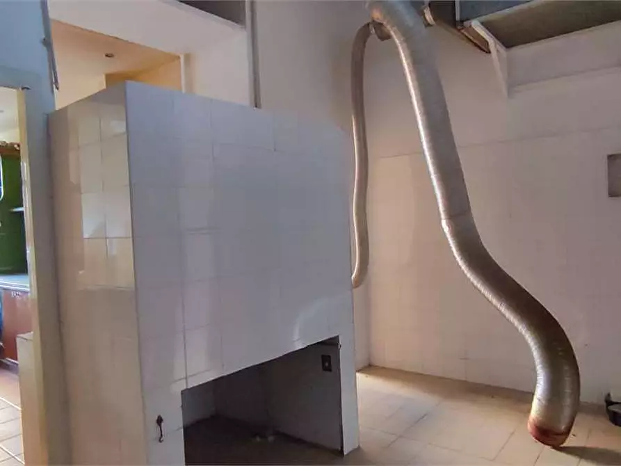 Immagine 14 di Negozio in affitto  in Via Donnini  105 a Livorno