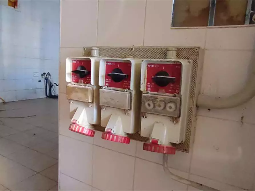 Immagine 16 di Negozio in affitto  in Via Donnini  105 a Livorno