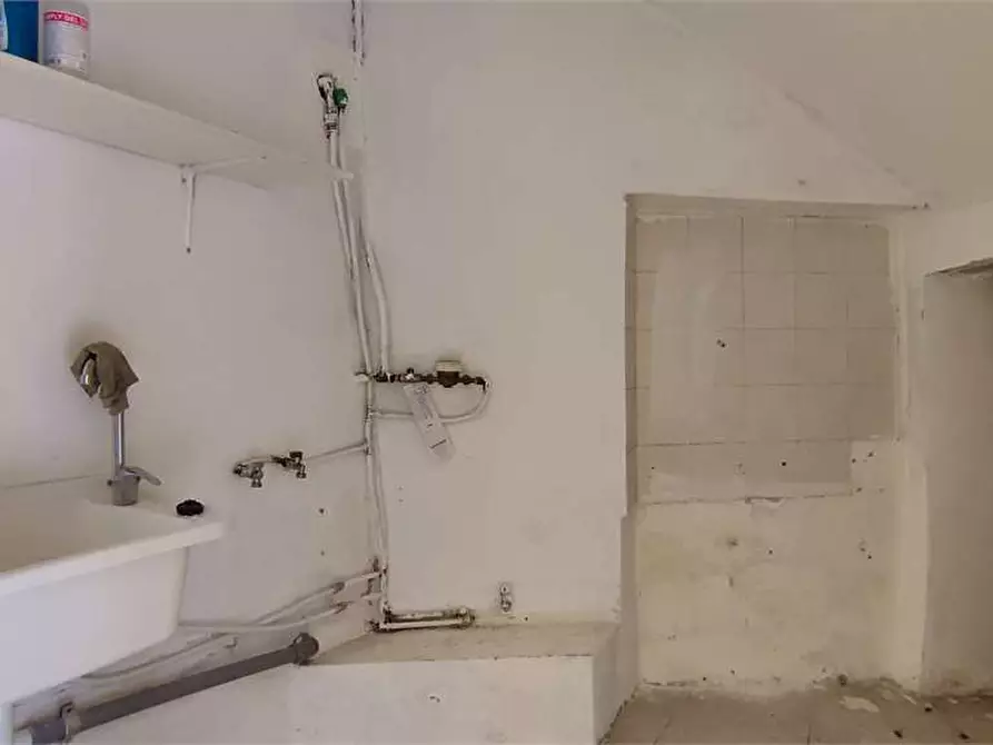 Immagine 11 di Negozio in affitto  in Via De Larderel  30 a Livorno