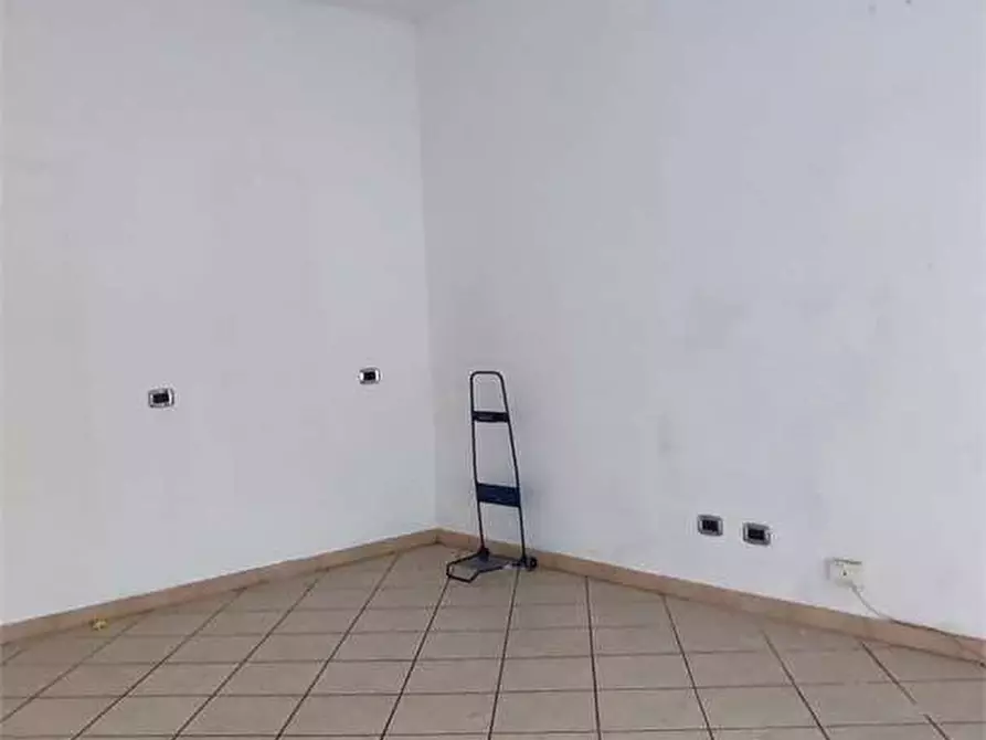 Immagine 2 di Negozio in affitto  in Via Dei Mulini  6 a Livorno