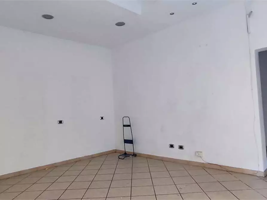 Immagine 3 di Negozio in affitto  in Via Dei Mulini  6 a Livorno
