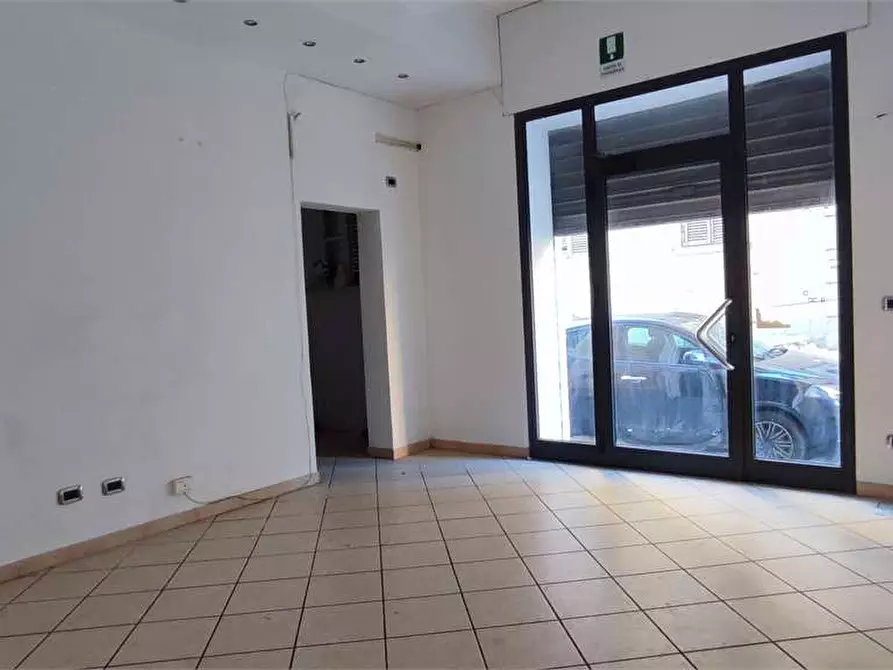 Immagine 4 di Negozio in affitto  in Via Dei Mulini  6 a Livorno