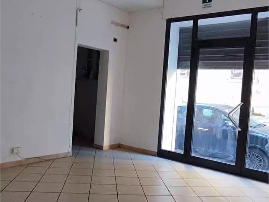 Immagine 5 di Negozio in affitto  in Via Dei Mulini  6 a Livorno
