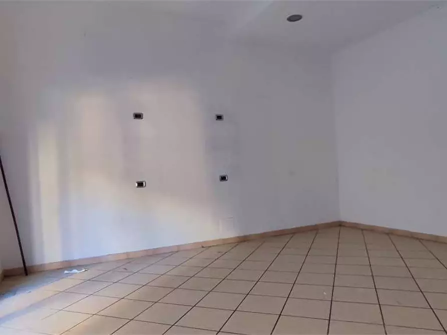 Immagine 9 di Negozio in affitto  in Via Dei Mulini  6 a Livorno