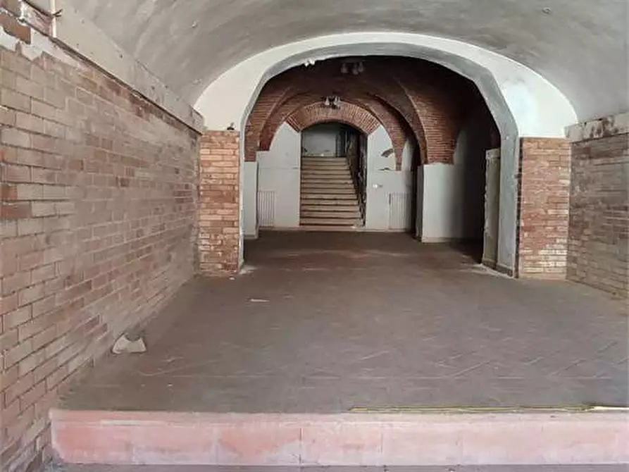 Immagine 13 di Negozio in vendita  in Scali Manzoni 49 a Livorno