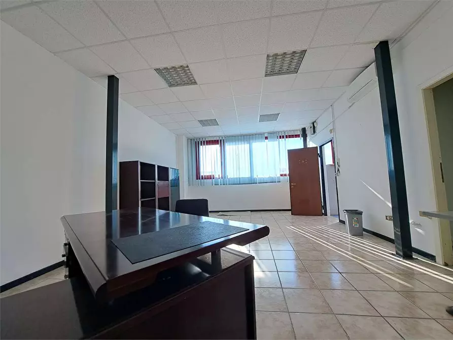 Immagine 6 di Ufficio in affitto  in Via degli Arrotini 2 a Livorno