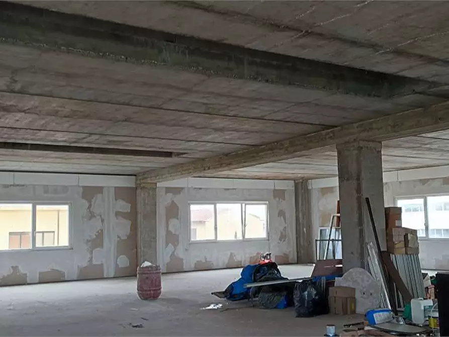 Immagine 2 di Capannone industriale in affitto  in Via Boccherini  a Livorno