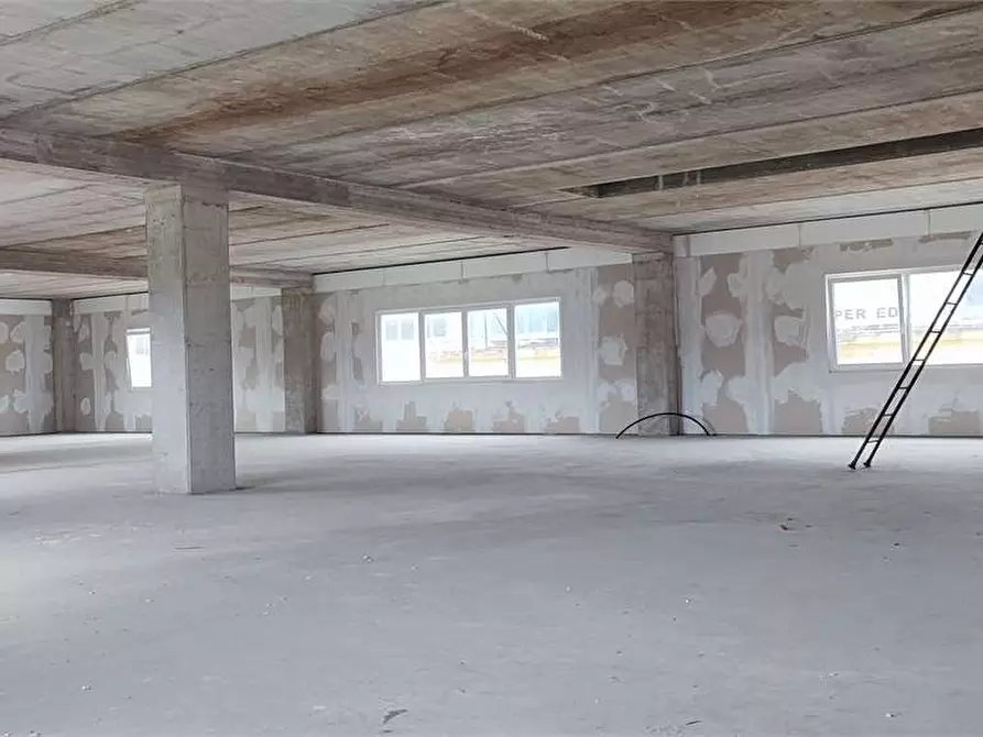 Immagine 12 di Capannone industriale in affitto  in Via Boccherini  a Livorno