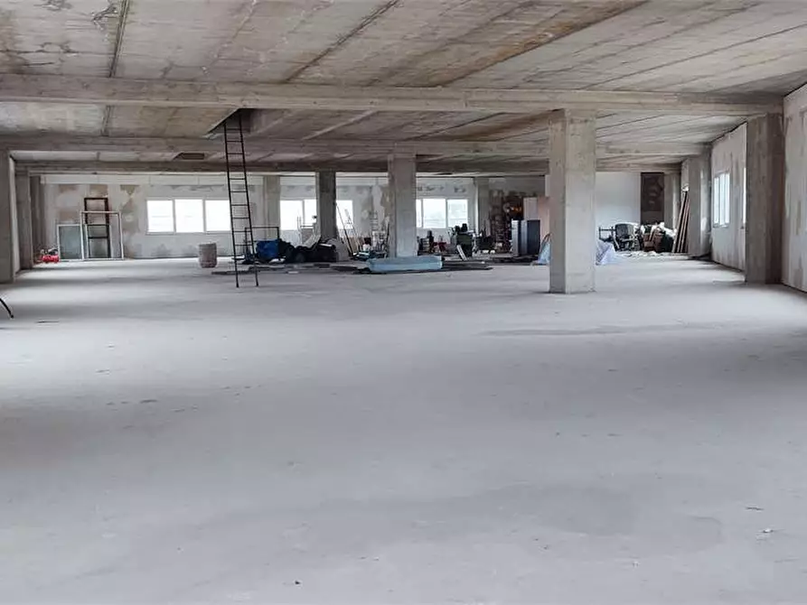 Immagine 17 di Capannone industriale in affitto  in Via Boccherini  a Livorno