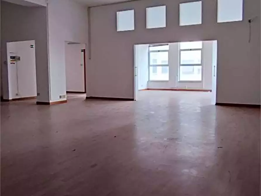 Immagine 11 di Ufficio in affitto  in Via Cogorrano  21 a Livorno