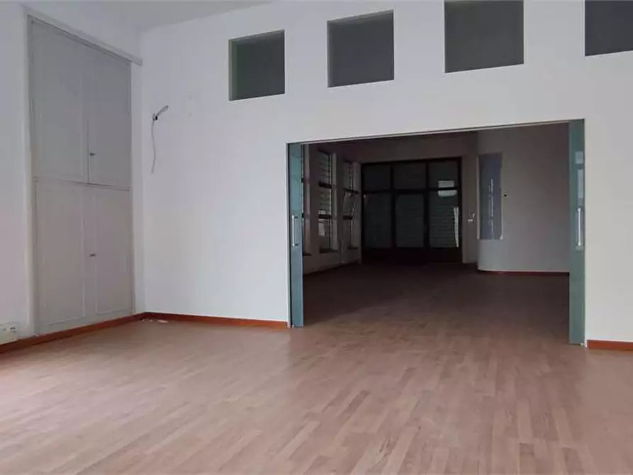 Immagine 12 di Ufficio in affitto  in Via Cogorrano  21 a Livorno