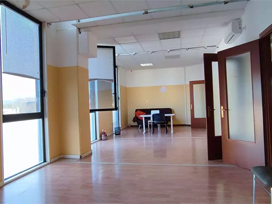 Immagine 1 di Ufficio in affitto  in Via dell'Artigianato a Livorno