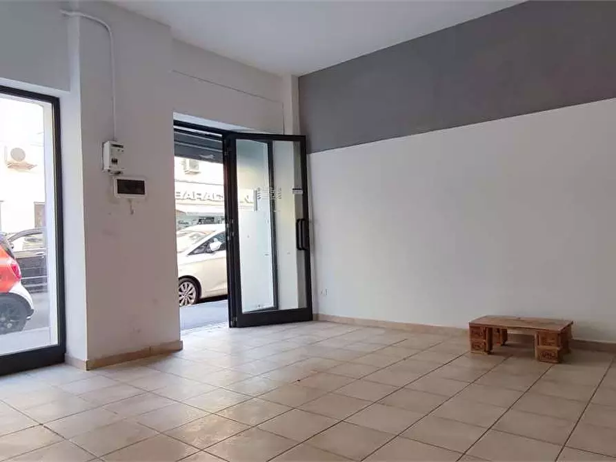 Immagine 3 di Negozio in affitto  in Via Mentana a Livorno