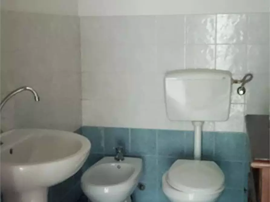 Immagine 4 di Negozio in affitto  in Via Mentana a Livorno