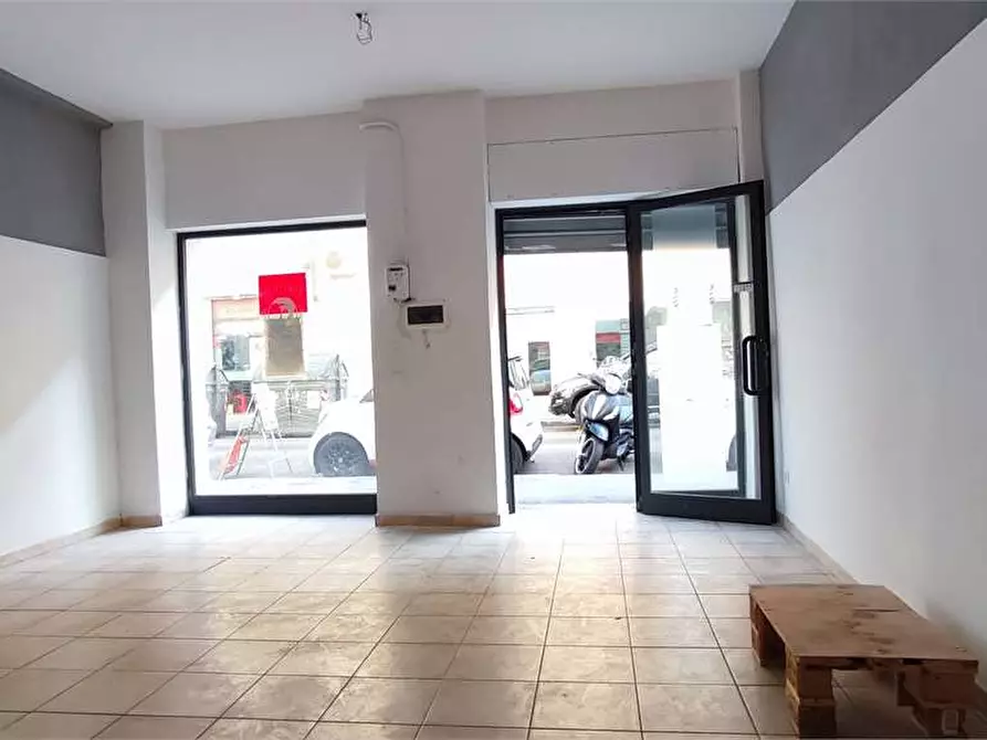 Immagine 6 di Negozio in affitto  in Via Mentana a Livorno