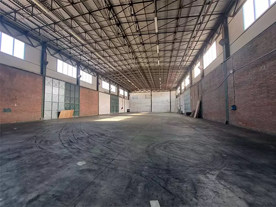 Immagine 6 di Capannone industriale in affitto  in Via del Marzocco 30 a Livorno