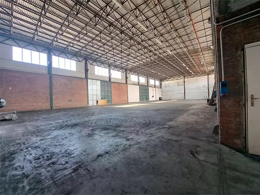 Immagine 9 di Capannone industriale in affitto  in Via del Marzocco 30 a Livorno