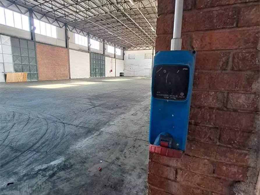 Immagine 10 di Capannone industriale in affitto  in Via del Marzocco 30 a Livorno