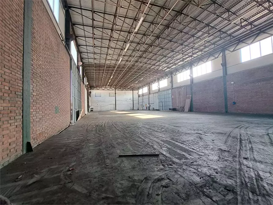 Immagine 12 di Capannone industriale in affitto  in Via del Marzocco 30 a Livorno