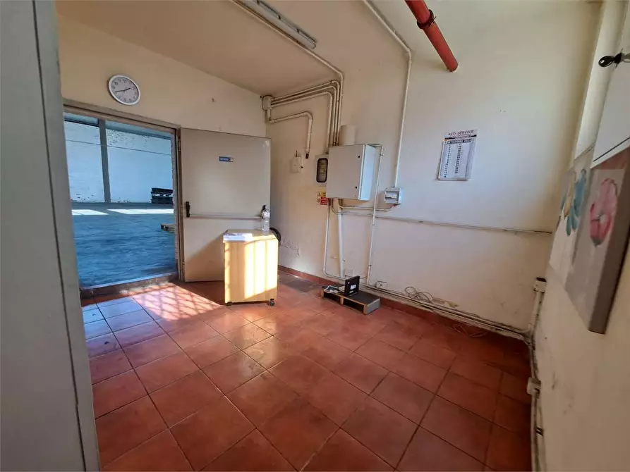 Immagine 15 di Capannone industriale in affitto  in Via del Marzocco 30 a Livorno