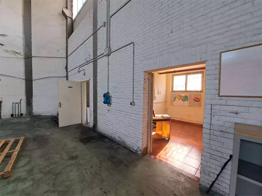 Immagine 16 di Capannone industriale in affitto  in Via del Marzocco 30 a Livorno