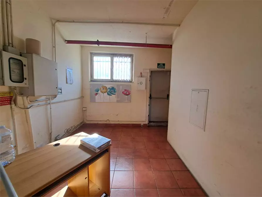 Immagine 19 di Capannone industriale in affitto  in Via del Marzocco 30 a Livorno