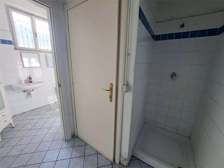 Immagine 24 di Capannone industriale in affitto  in Via del Marzocco 30 a Livorno