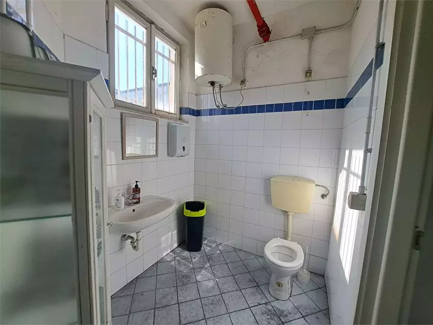 Immagine 25 di Capannone industriale in affitto  in Via del Marzocco 30 a Livorno