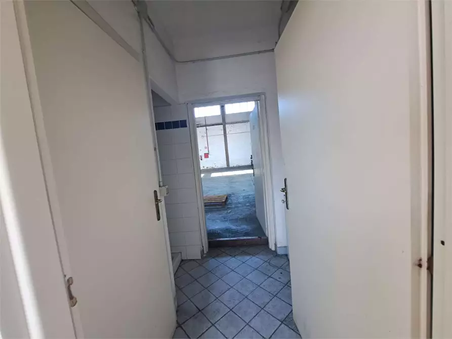 Immagine 26 di Capannone industriale in affitto  in Via del Marzocco 30 a Livorno